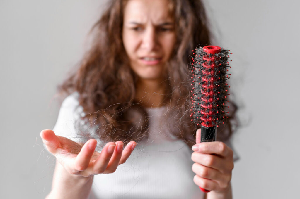 imagerepresents hair breaking, one sign for doing an hair protein treatment